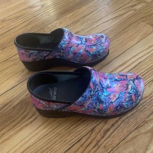 Dansko size 37